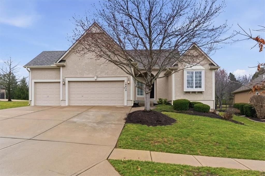 19430 W 98th Street, Lenexa, KS