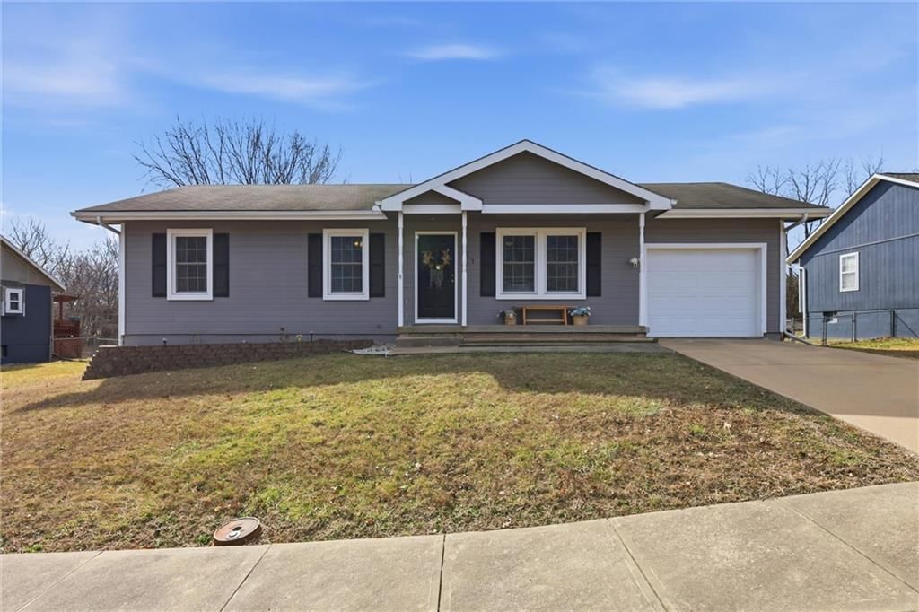 315 NE 4th Terrace, Oak Grove, MO
