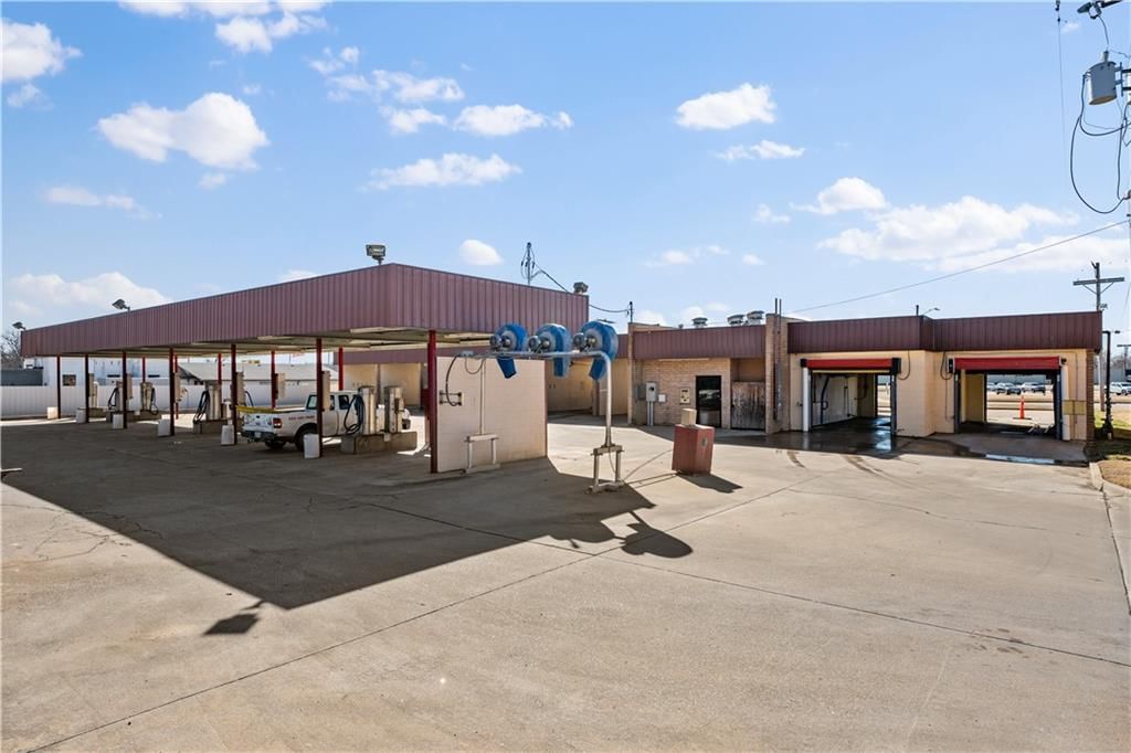 1720 W Main Street — photo 17