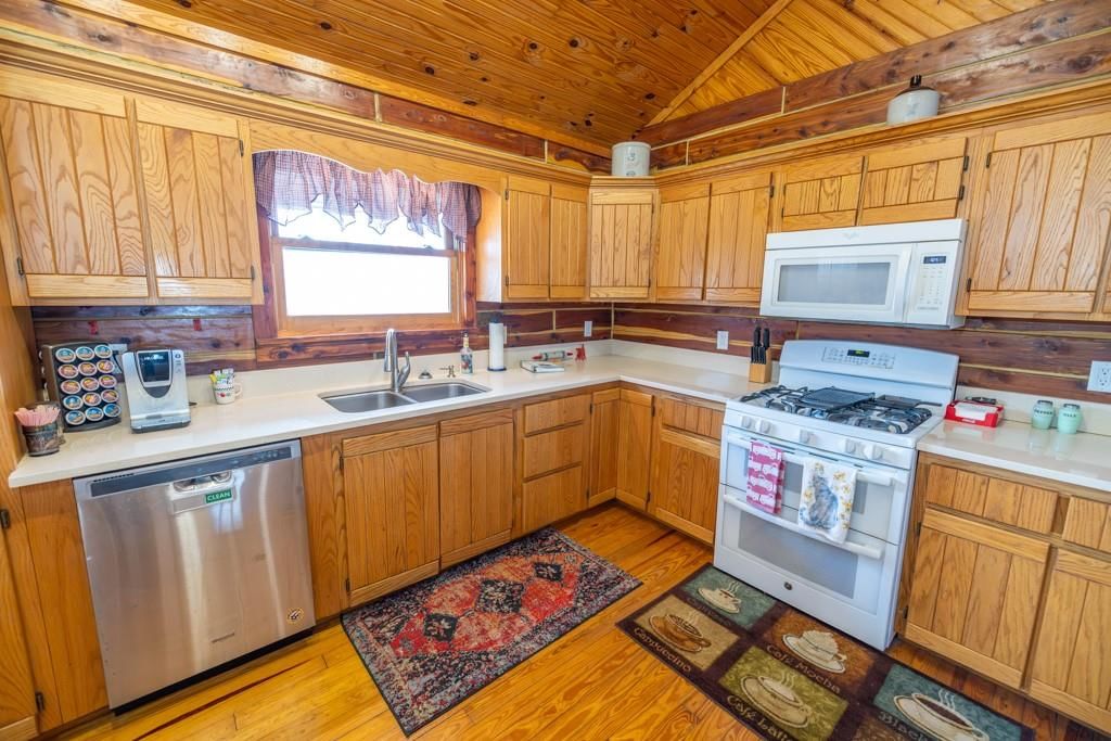 220 N Elm Street — photo 23