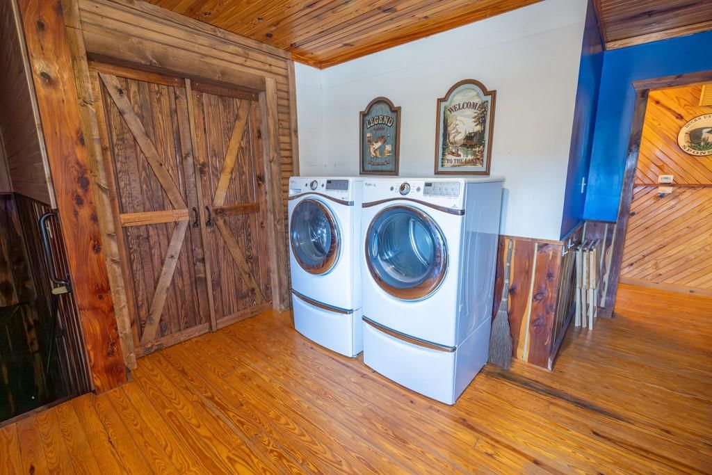 220 N Elm Street — photo 27