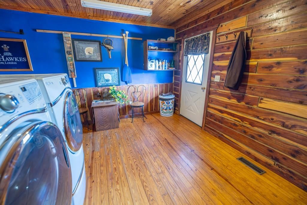 220 N Elm Street — photo 30