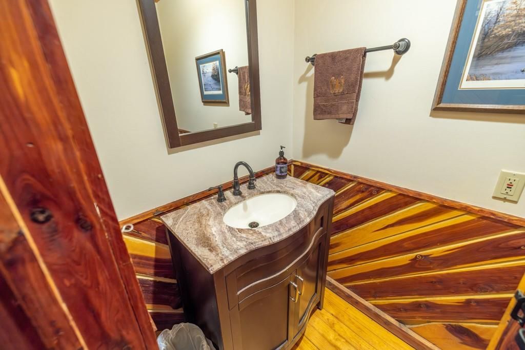 220 N Elm Street — photo 36