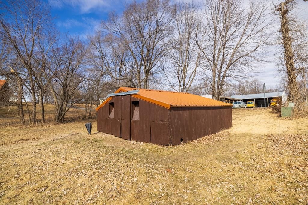220 N Elm Street — photo 47