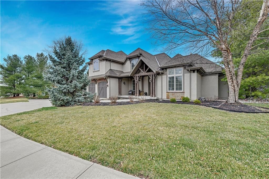 1700 NE Woodland Shores Lane, Lee's Summit, MO