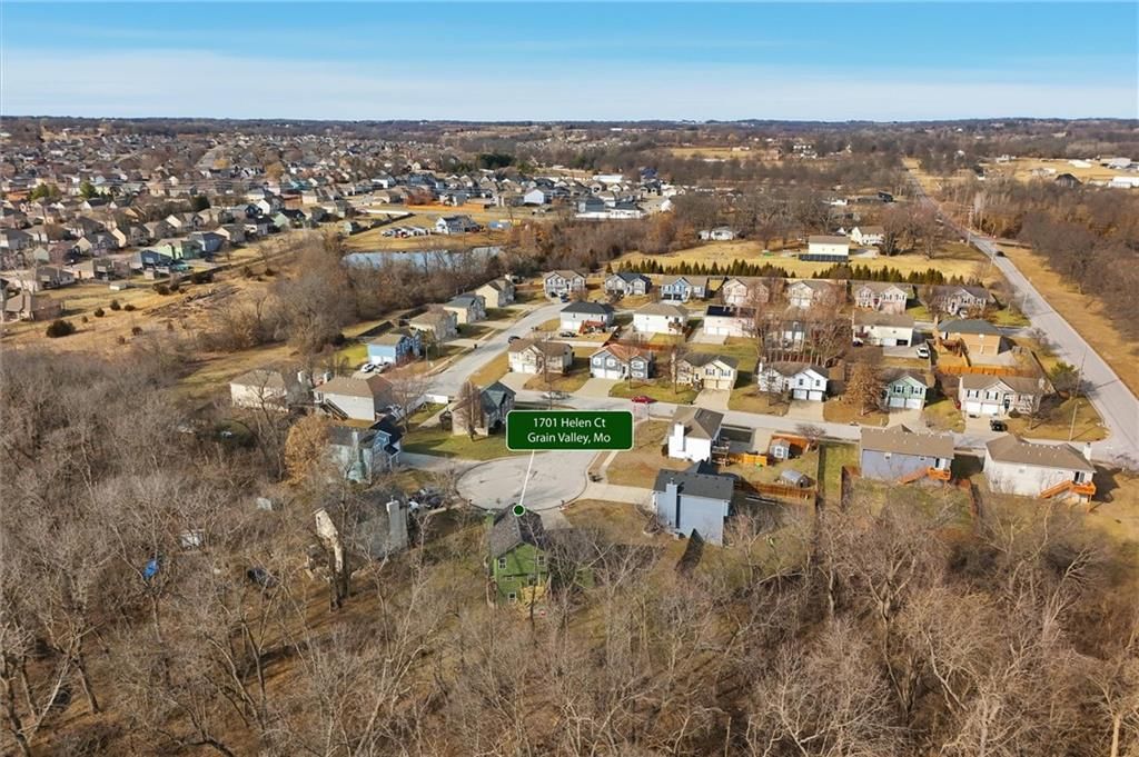 1701 NW HELEN Court — photo 34