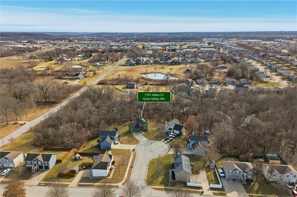 1701 NW HELEN Court — photo 35