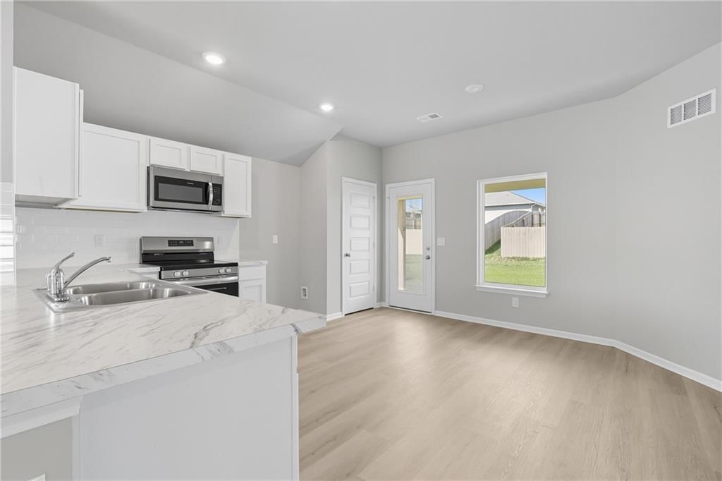 20208 W 194th Terrace — photo 3