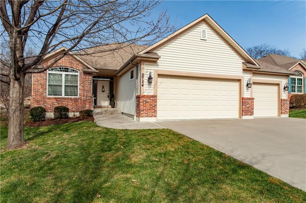 2724 S Woodbury Drive — photo 2