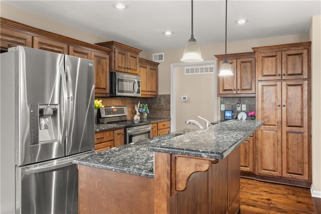 2724 S Woodbury Drive — photo 5