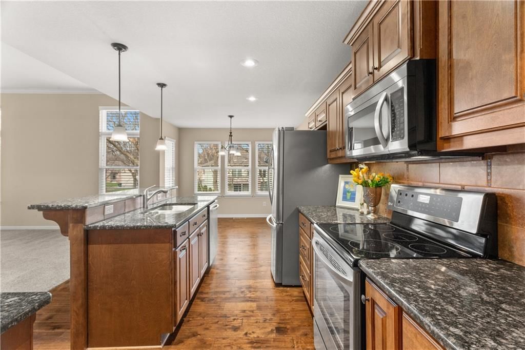 2724 S Woodbury Drive — photo 8