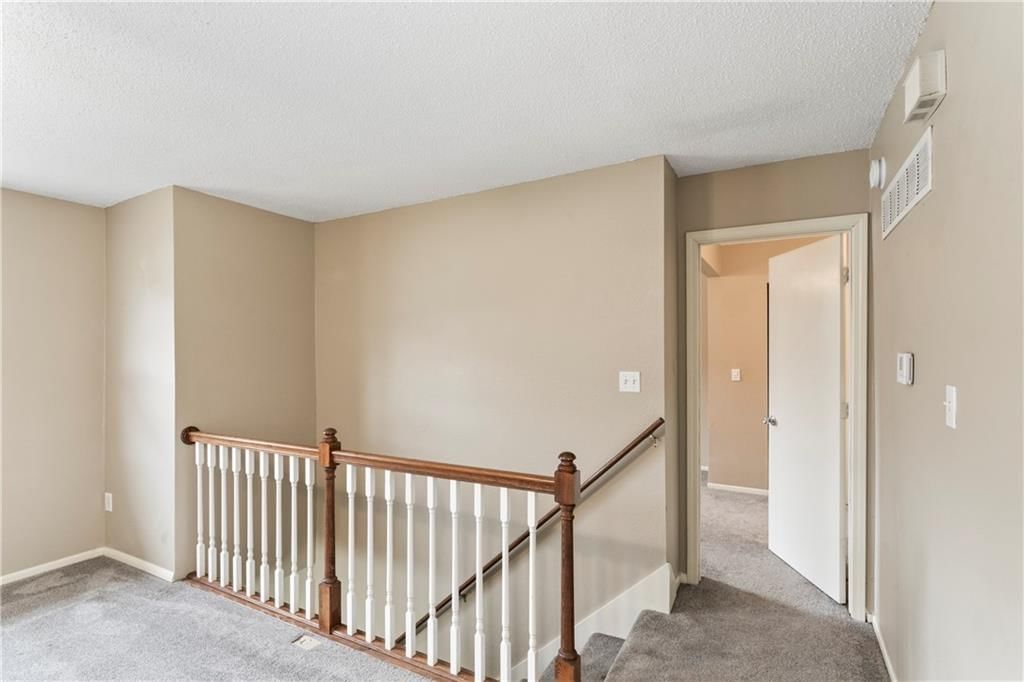 409 NE Westwind Drive — photo 3
