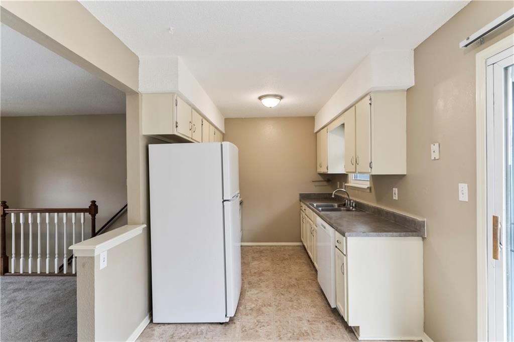 409 NE Westwind Drive — photo 8