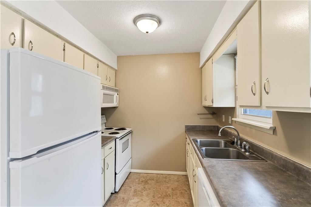 409 NE Westwind Drive — photo 10