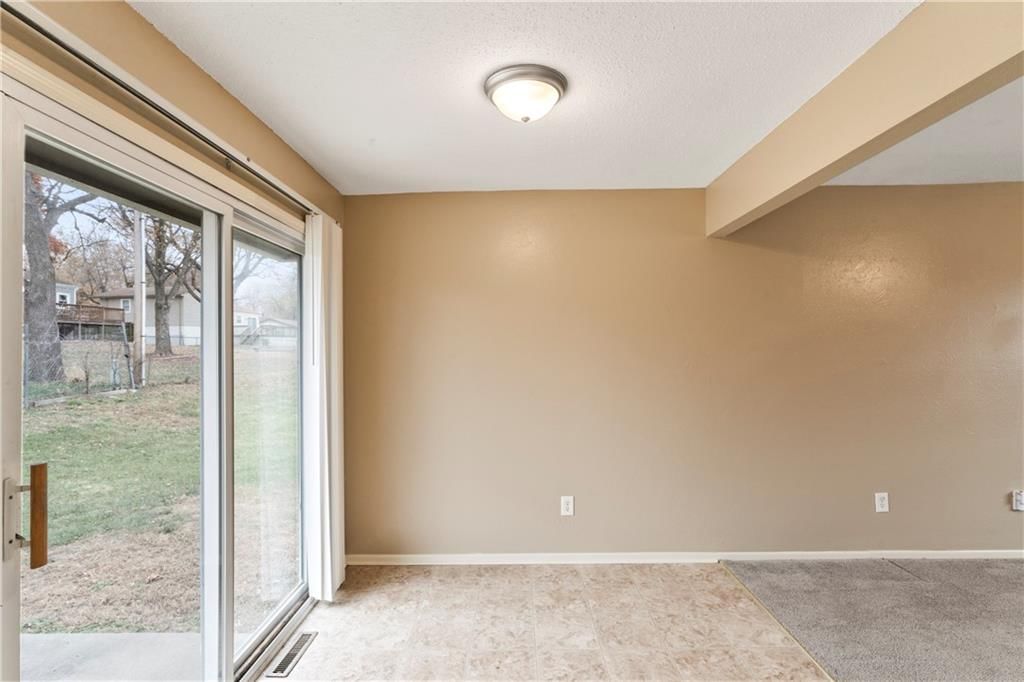 409 NE Westwind Drive — photo 12