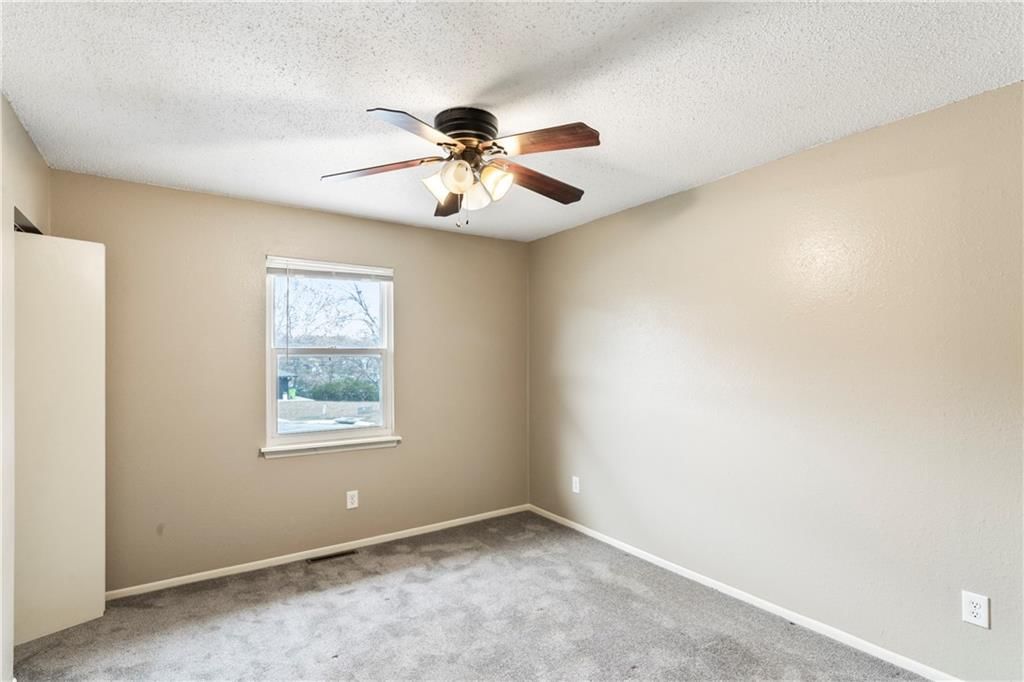 409 NE Westwind Drive — photo 14