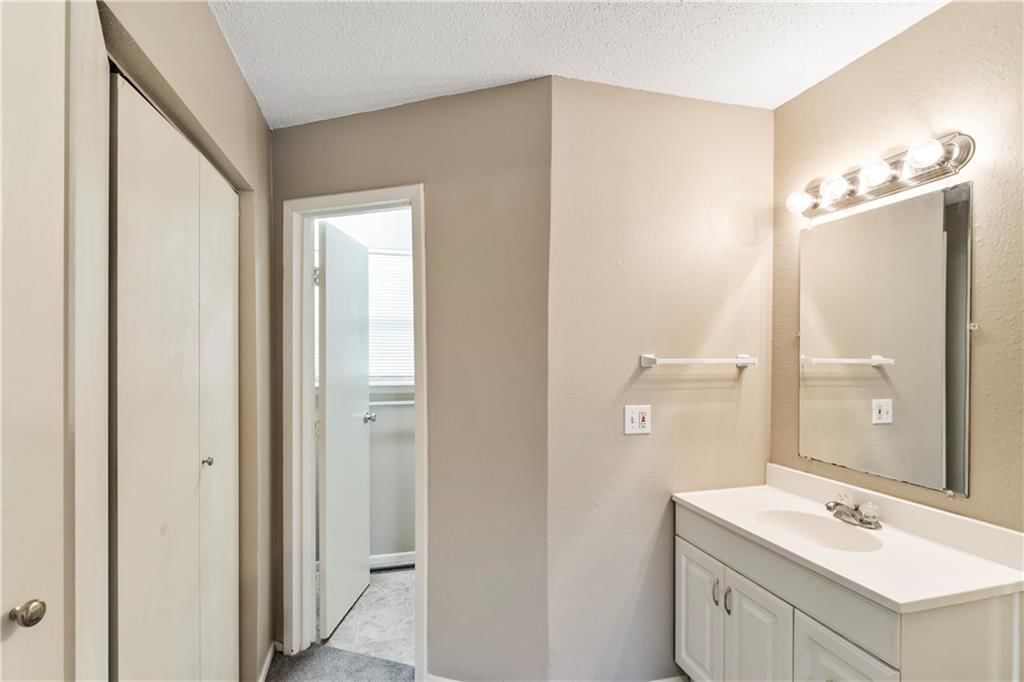 409 NE Westwind Drive — photo 18