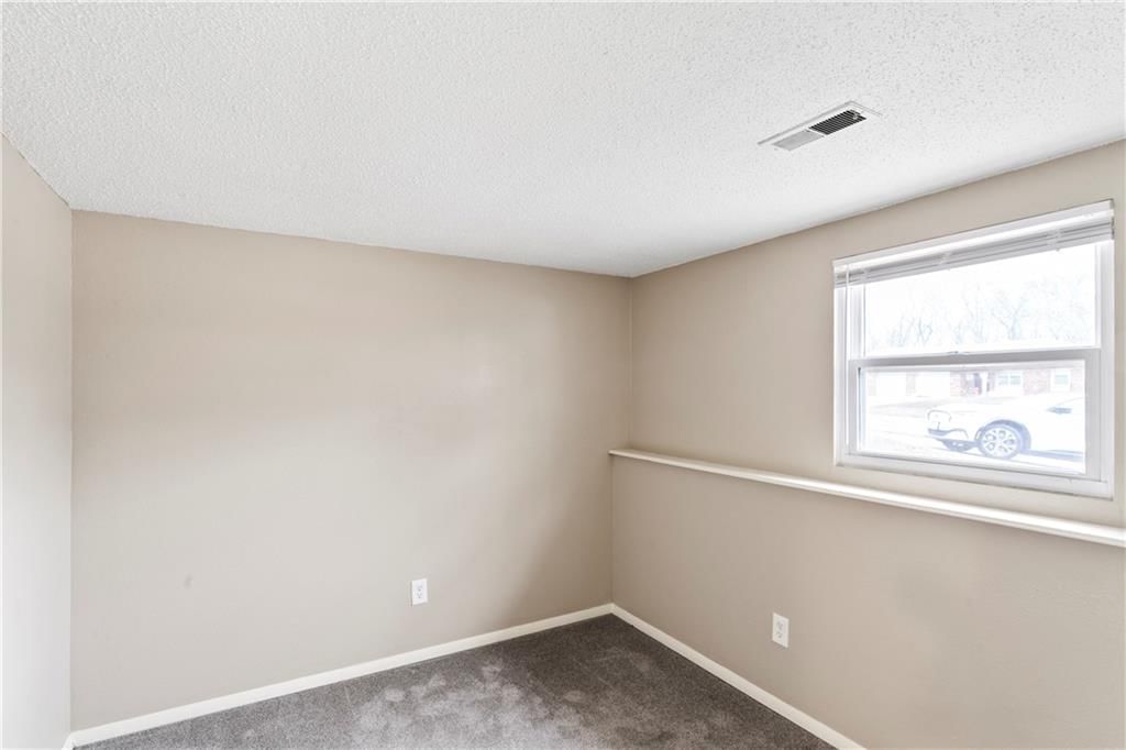 409 NE Westwind Drive — photo 22