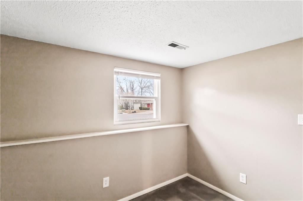 409 NE Westwind Drive — photo 23