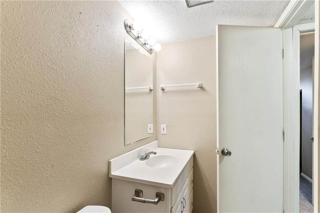 409 NE Westwind Drive — photo 26