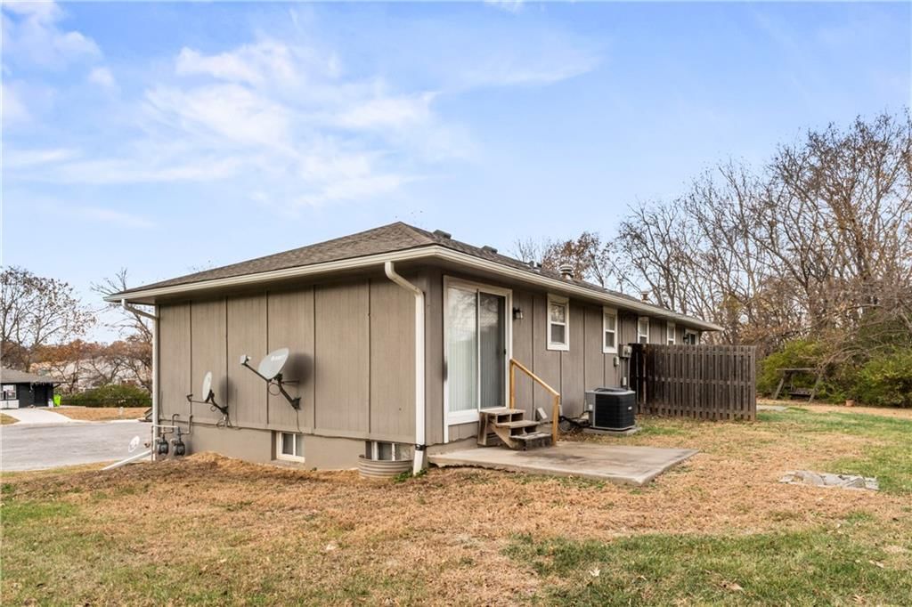 409 NE Westwind Drive — photo 31