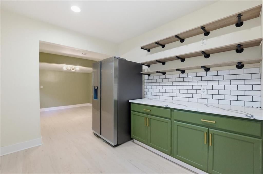 4107 Kenwood Avenue — photo 11