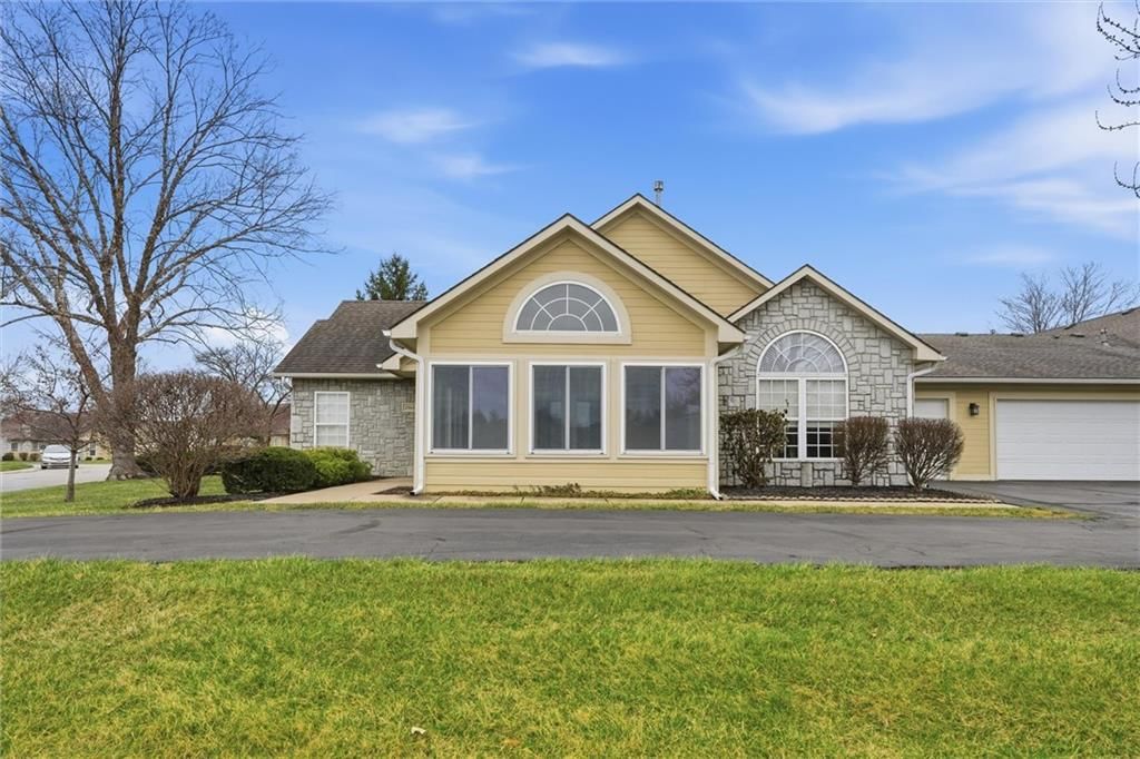 2061 W 139th Terrace, Leawood, KS