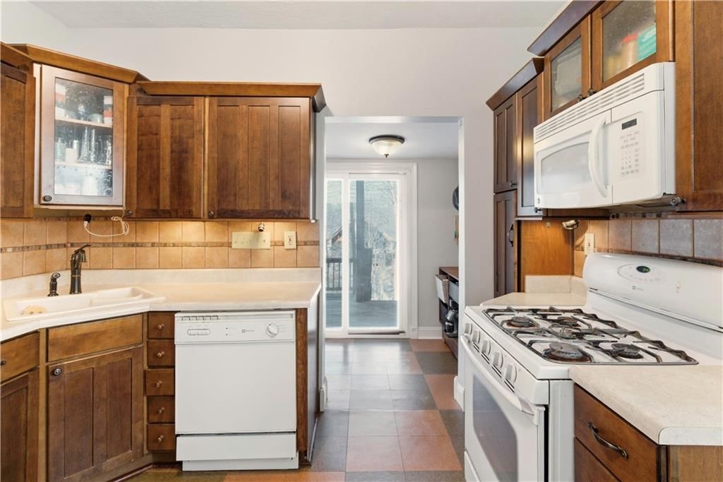 4226 Charlotte Street — photo 9