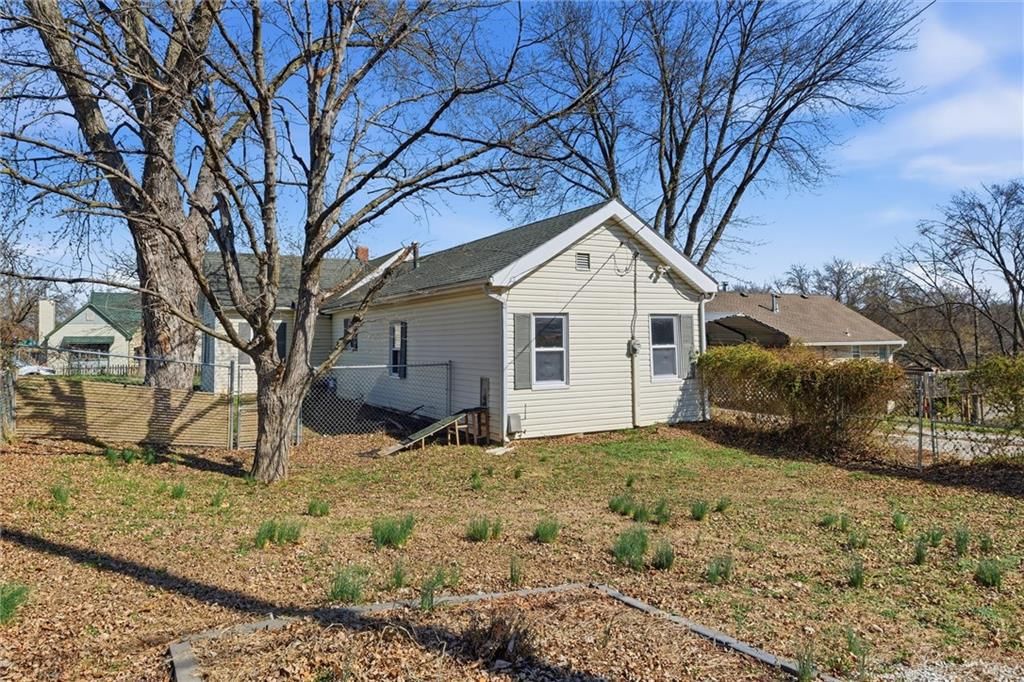 1423 Olive Street — photo 28