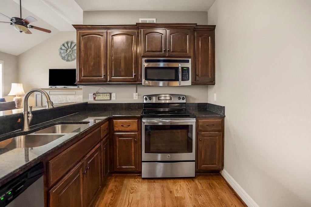 14111 Amanda Lane — photo 11