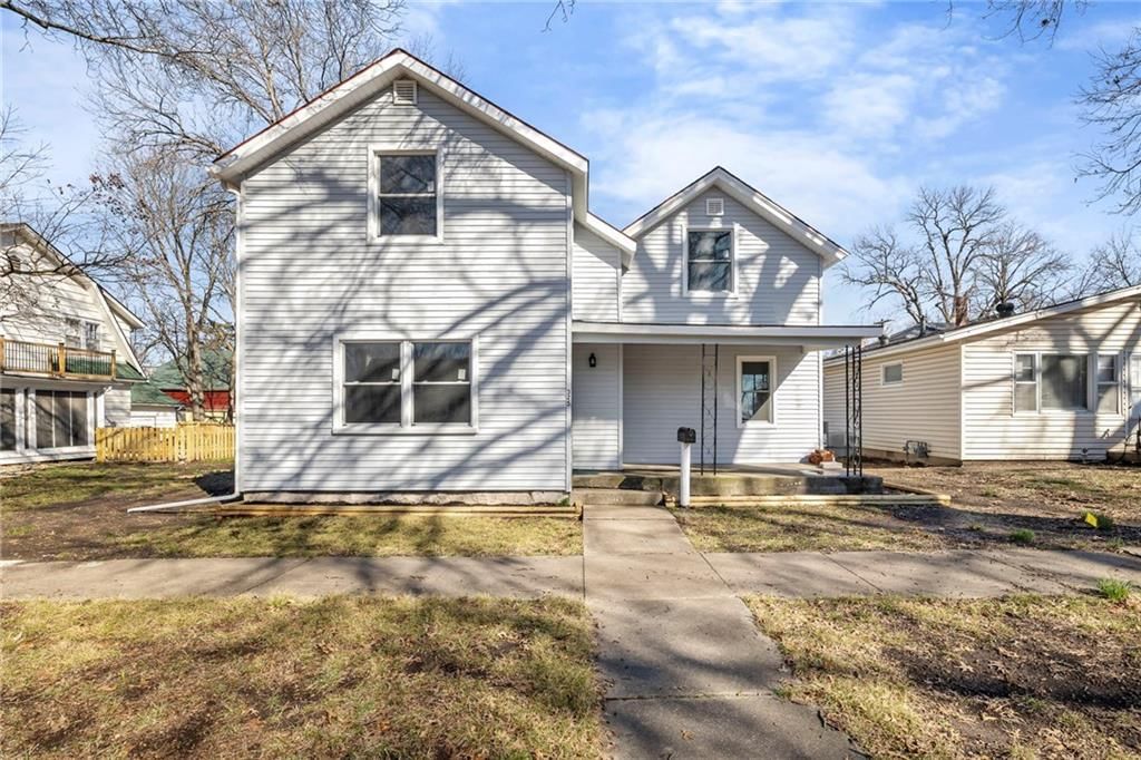 325 S Elm Street — photo 2