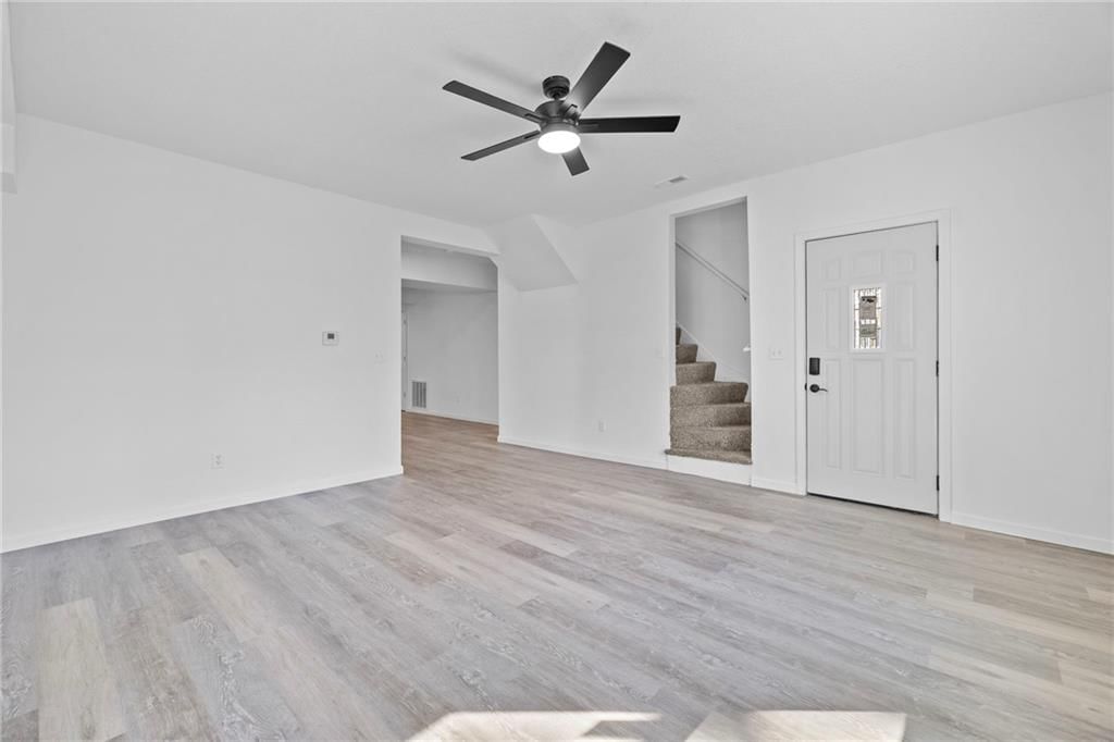 325 S Elm Street — photo 4