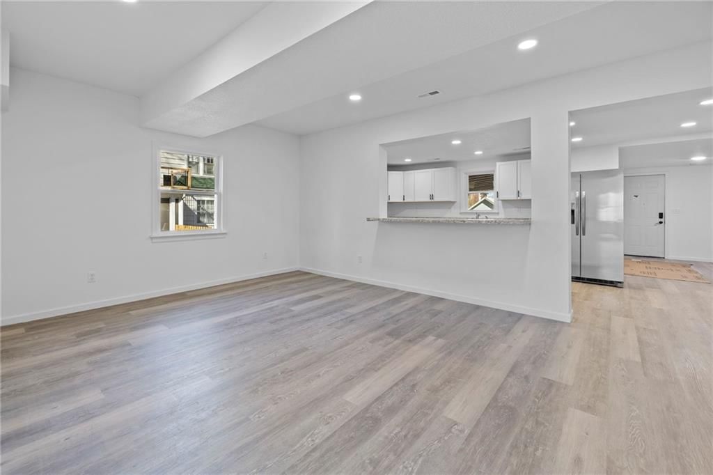 325 S Elm Street — photo 6