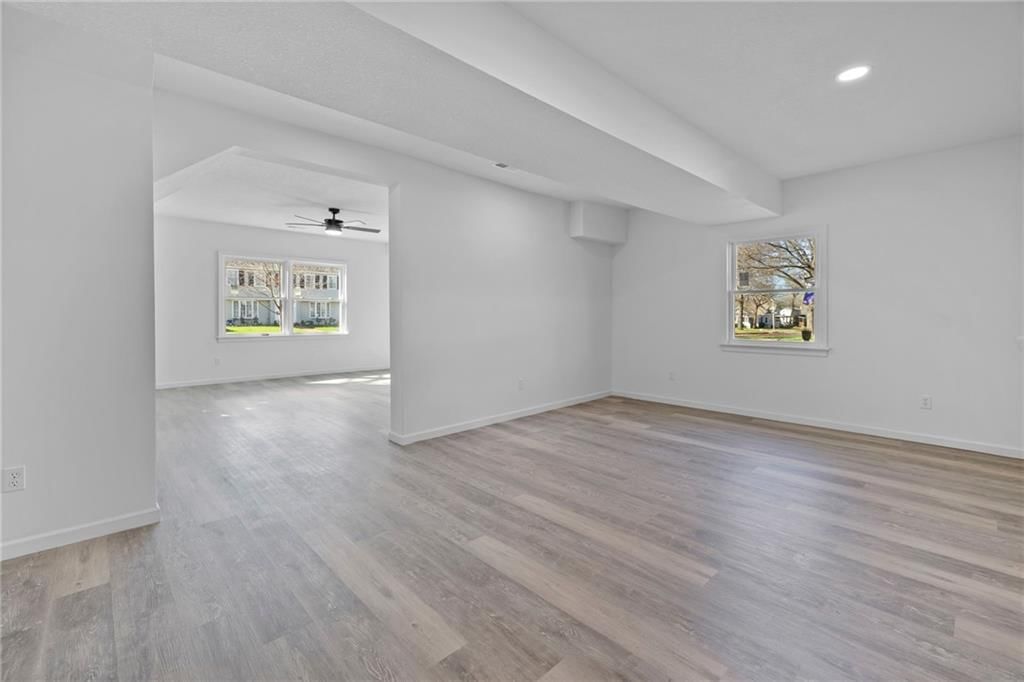 325 S Elm Street — photo 8