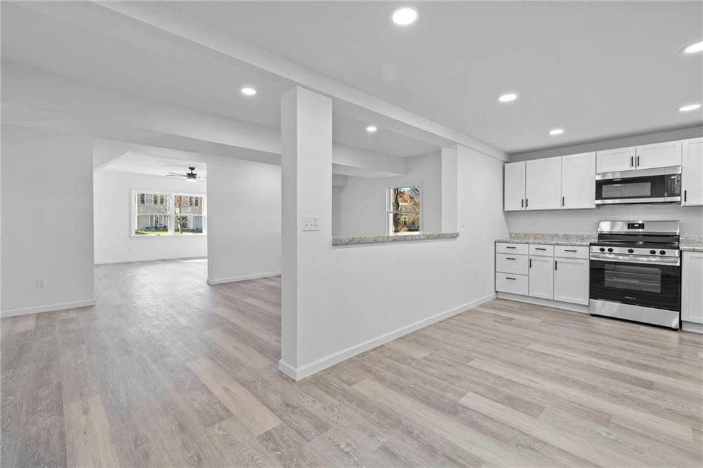 325 S Elm Street — photo 10