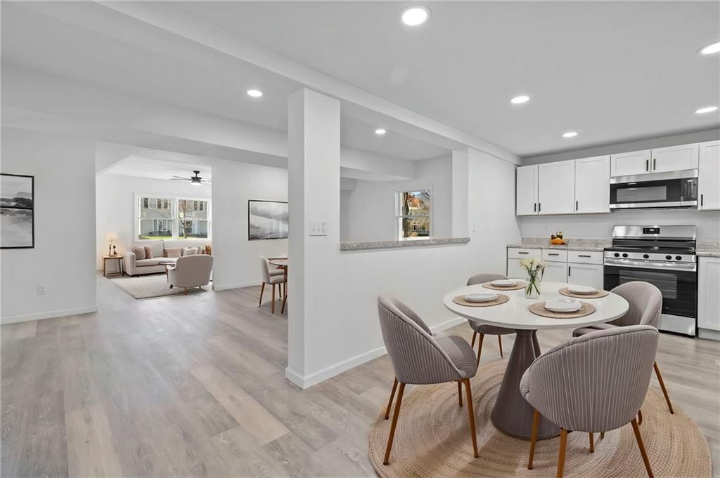 325 S Elm Street — photo 11