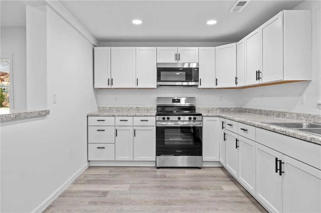 325 S Elm Street — photo 12