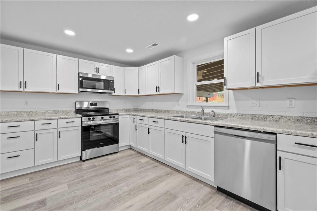 325 S Elm Street — photo 13