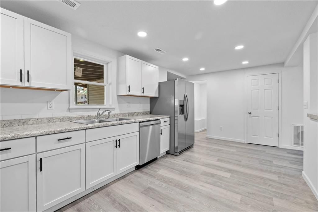 325 S Elm Street — photo 14