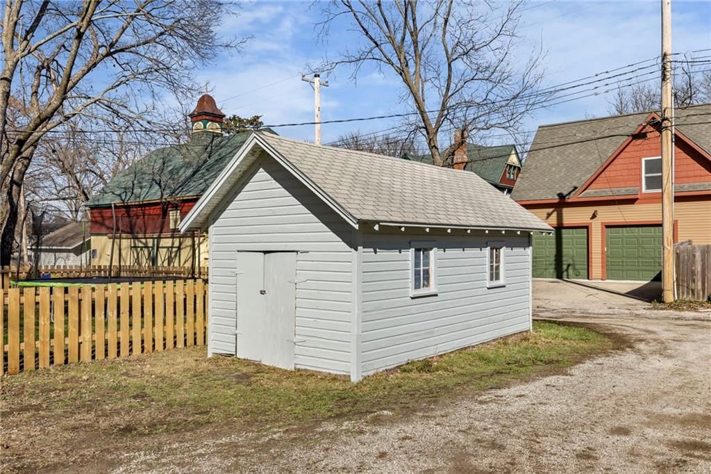 325 S Elm Street — photo 33