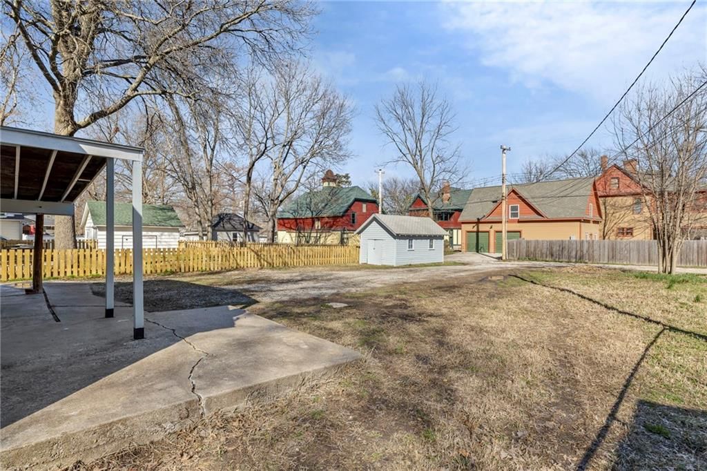 325 S Elm Street — photo 34