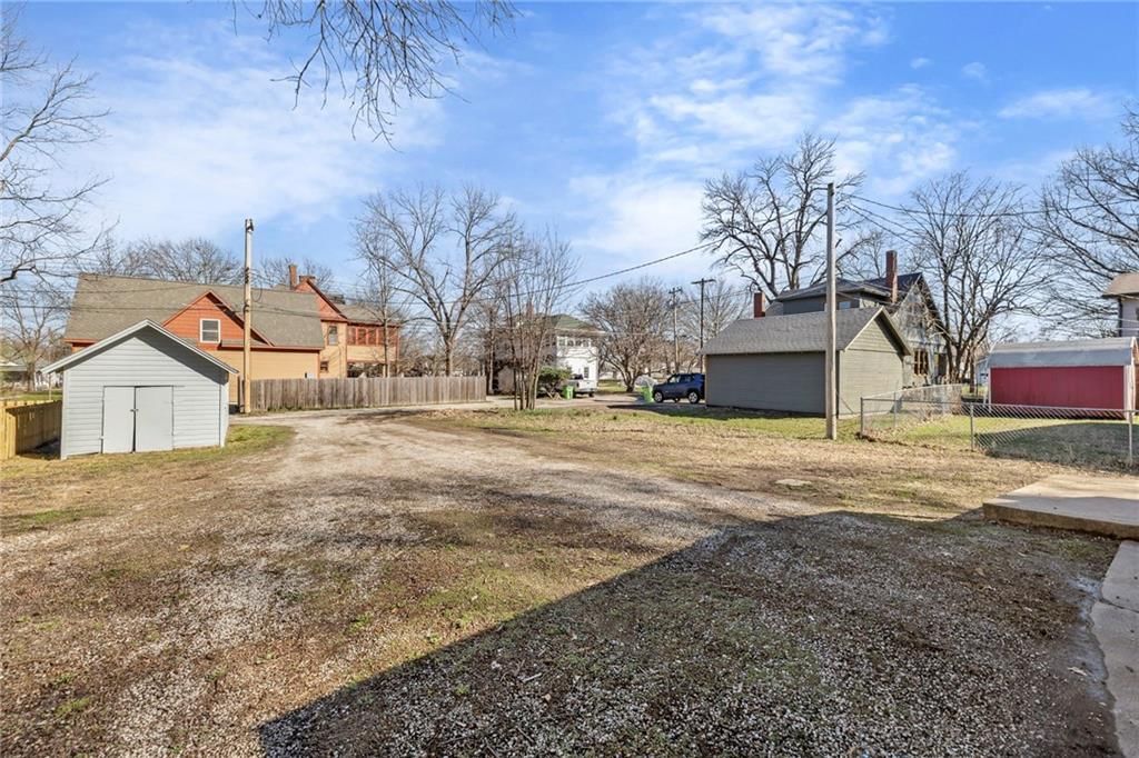 325 S Elm Street — photo 35
