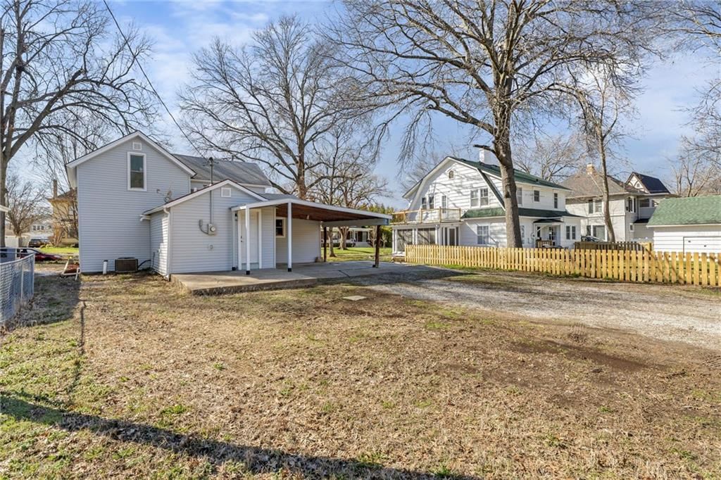 325 S Elm Street — photo 36