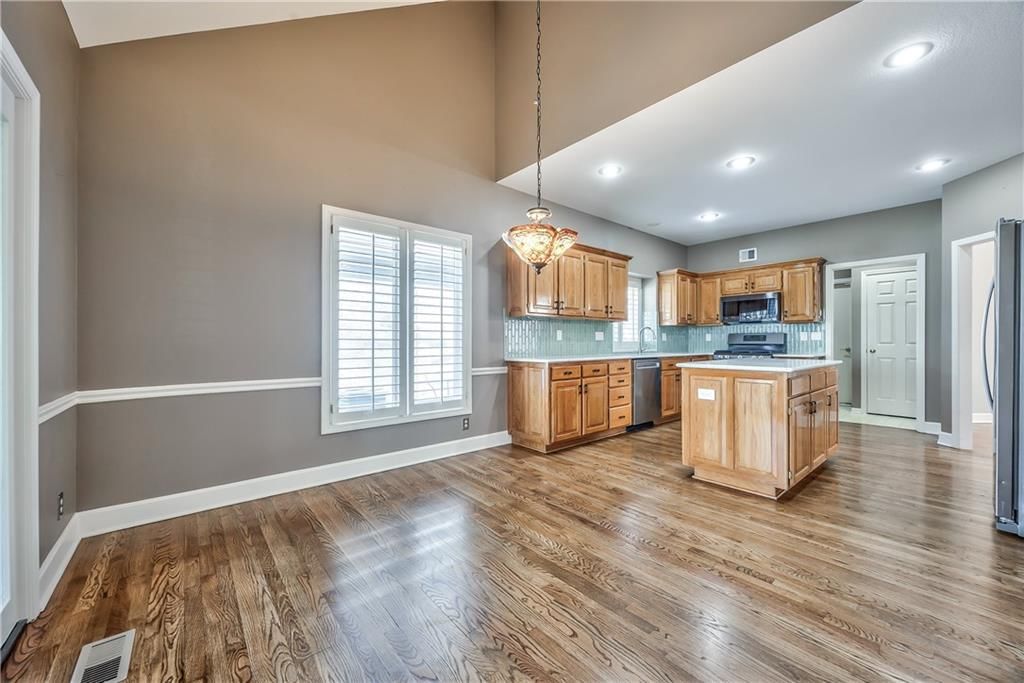 12216 England Street — photo 8