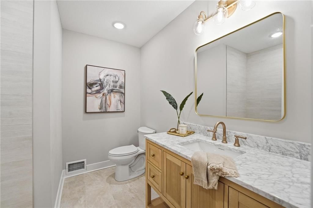 7401 W 101st Street — photo 35