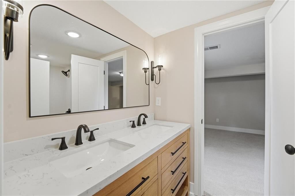 7401 W 101st Street — photo 49