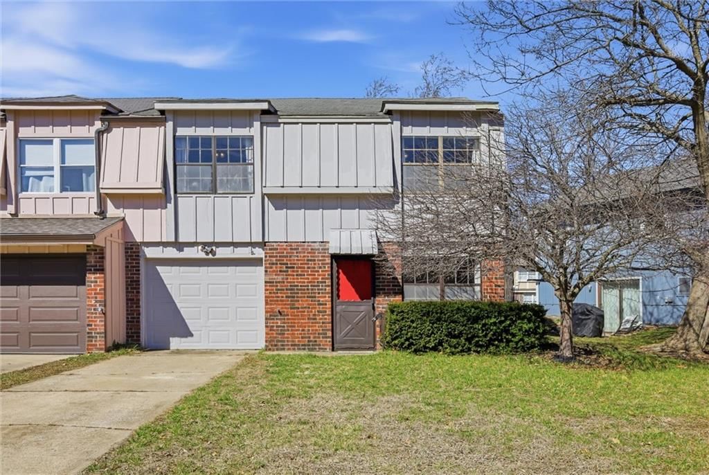 14100 MERRYWOOD Lane, Grandview, MO