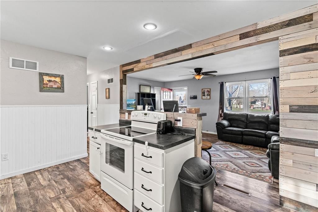 205 N Coats Street — photo 8
