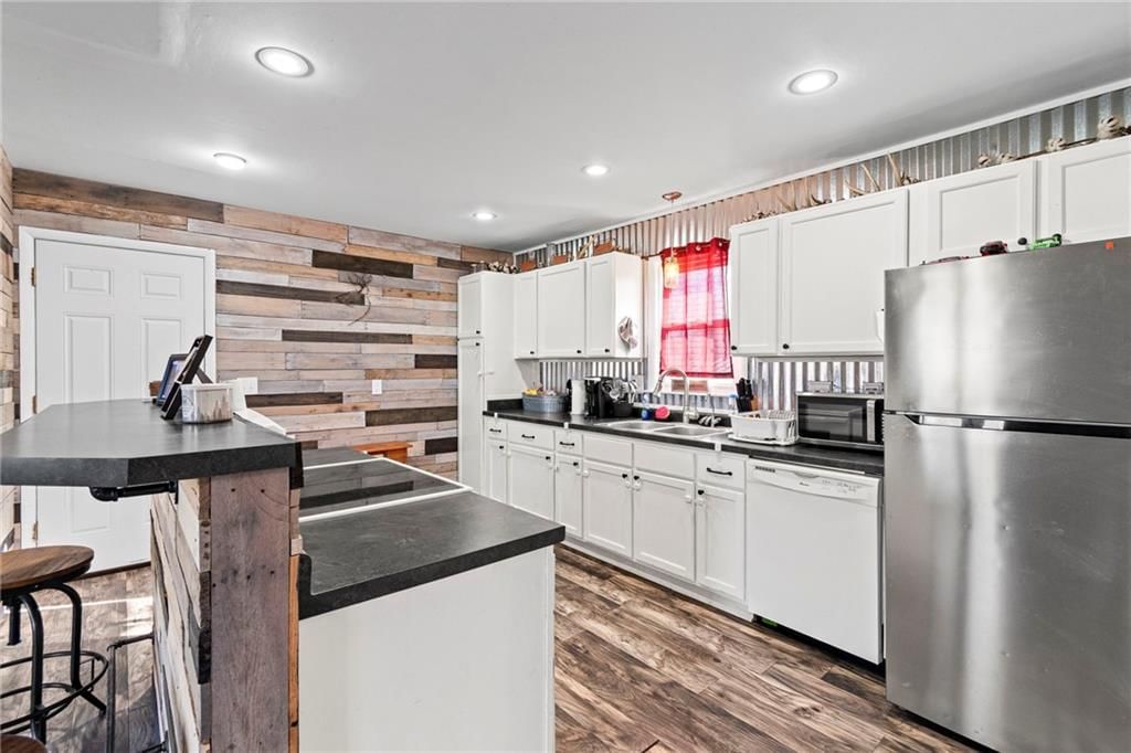 205 N Coats Street — photo 10