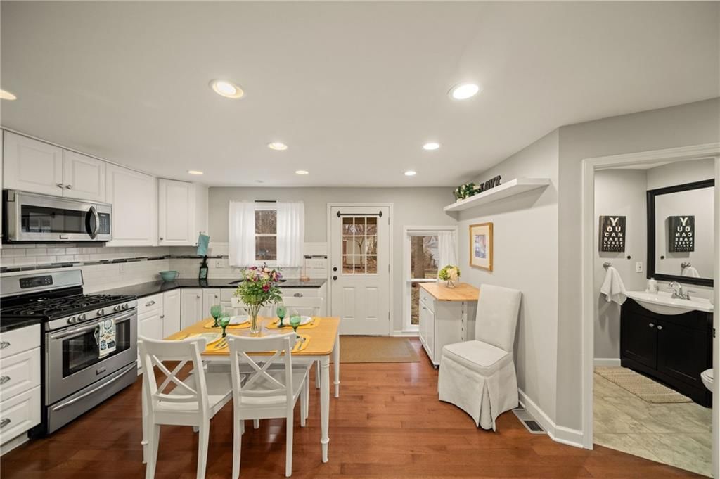 309 E 80th Terrace — photo 9